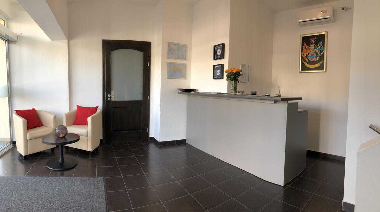 Viktoria Lodge Bed And Breakfast โวดีเซ ภายนอก รูปภาพ